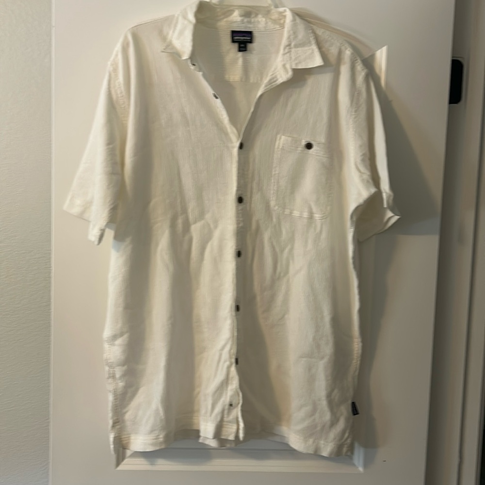 Men’s white cotton Patagonia short sleeve shirt